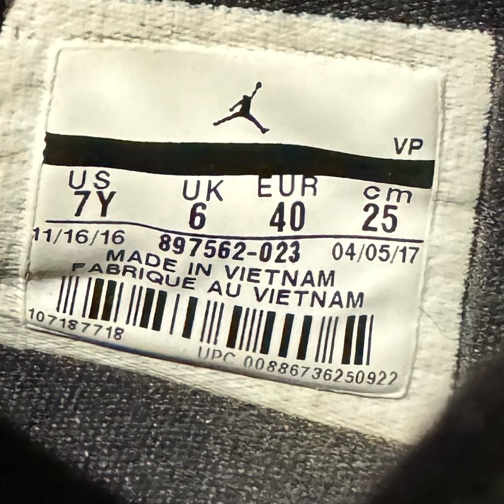 Nike Jordan XXXI Low Basketball Activewear Black Gold 7Y Runnimg Shoes Footwear - Picture 7 of 12